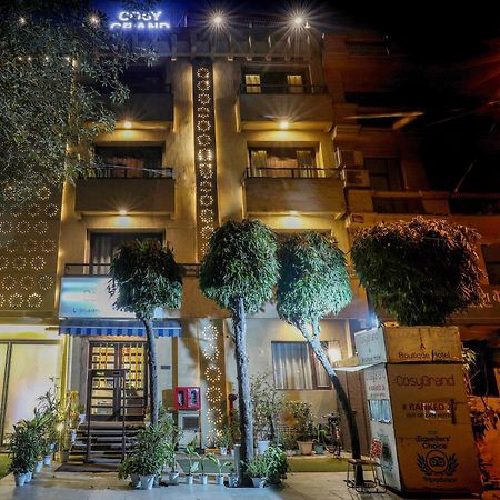 Cosy Grand, Chanakyapuri By The Cosy Hotels Neu-Delhi Exterior foto