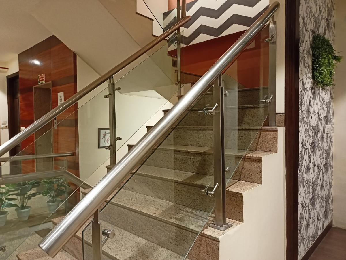 Cosy Grand, Chanakyapuri By The Cosy Hotels Neu-Delhi Exterior foto