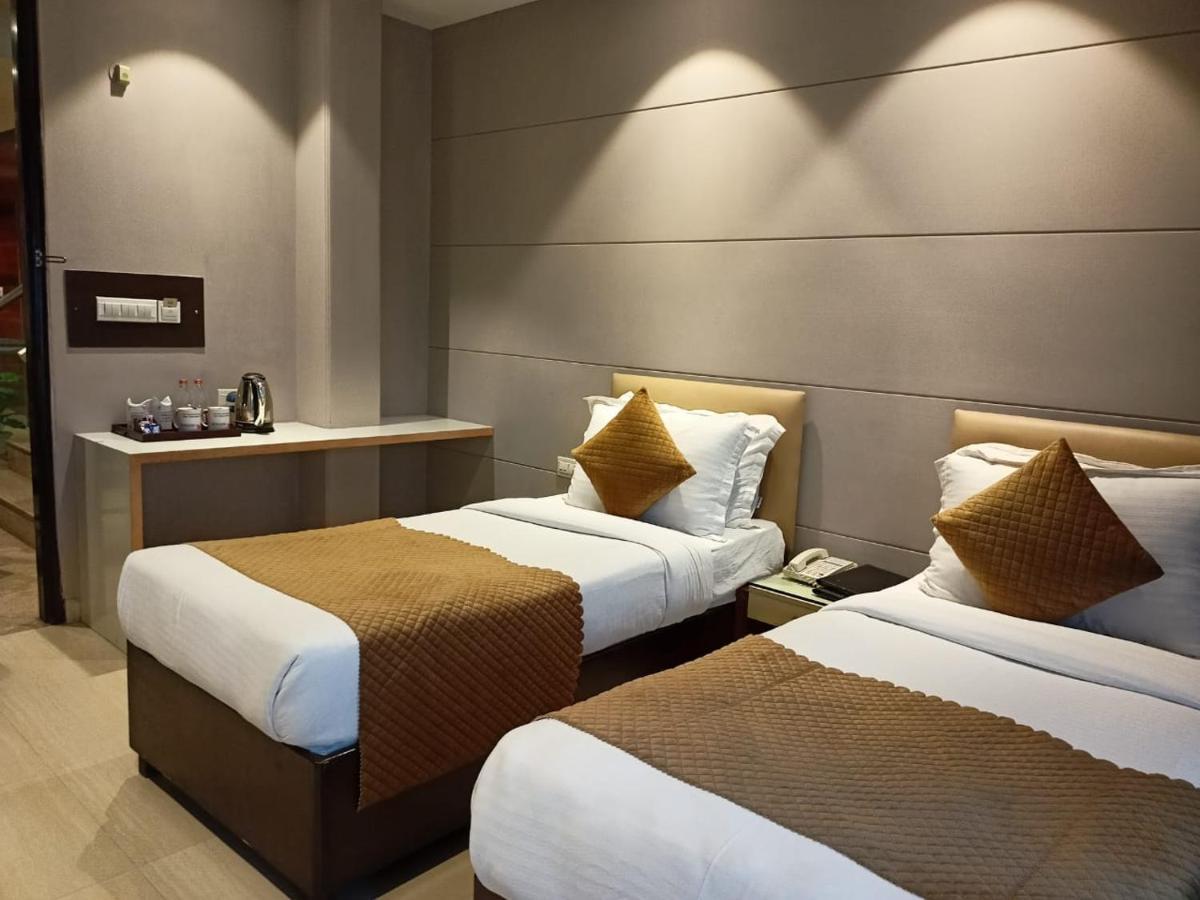 Cosy Grand, Chanakyapuri By The Cosy Hotels Neu-Delhi Exterior foto