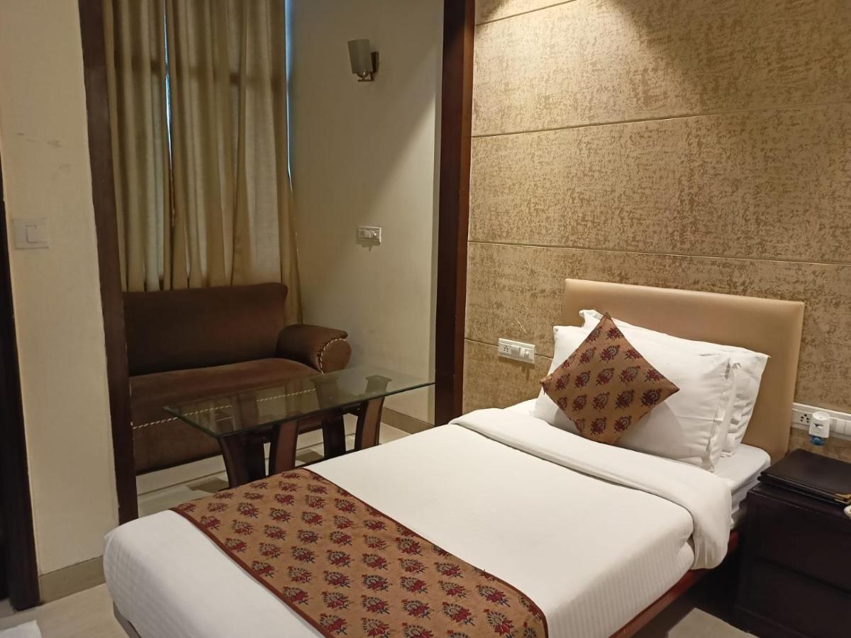 Cosy Grand, Chanakyapuri By The Cosy Hotels Neu-Delhi Exterior foto