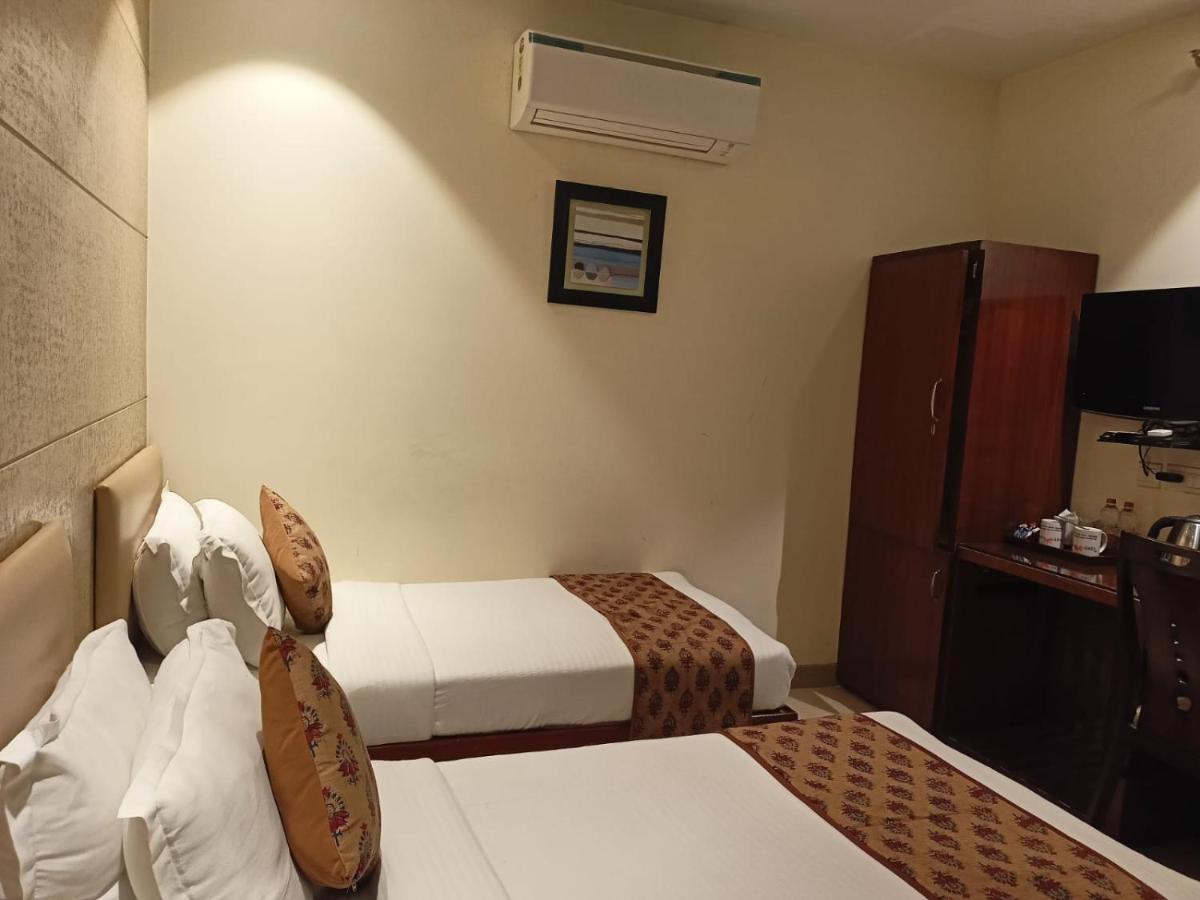 Cosy Grand, Chanakyapuri By The Cosy Hotels Neu-Delhi Exterior foto