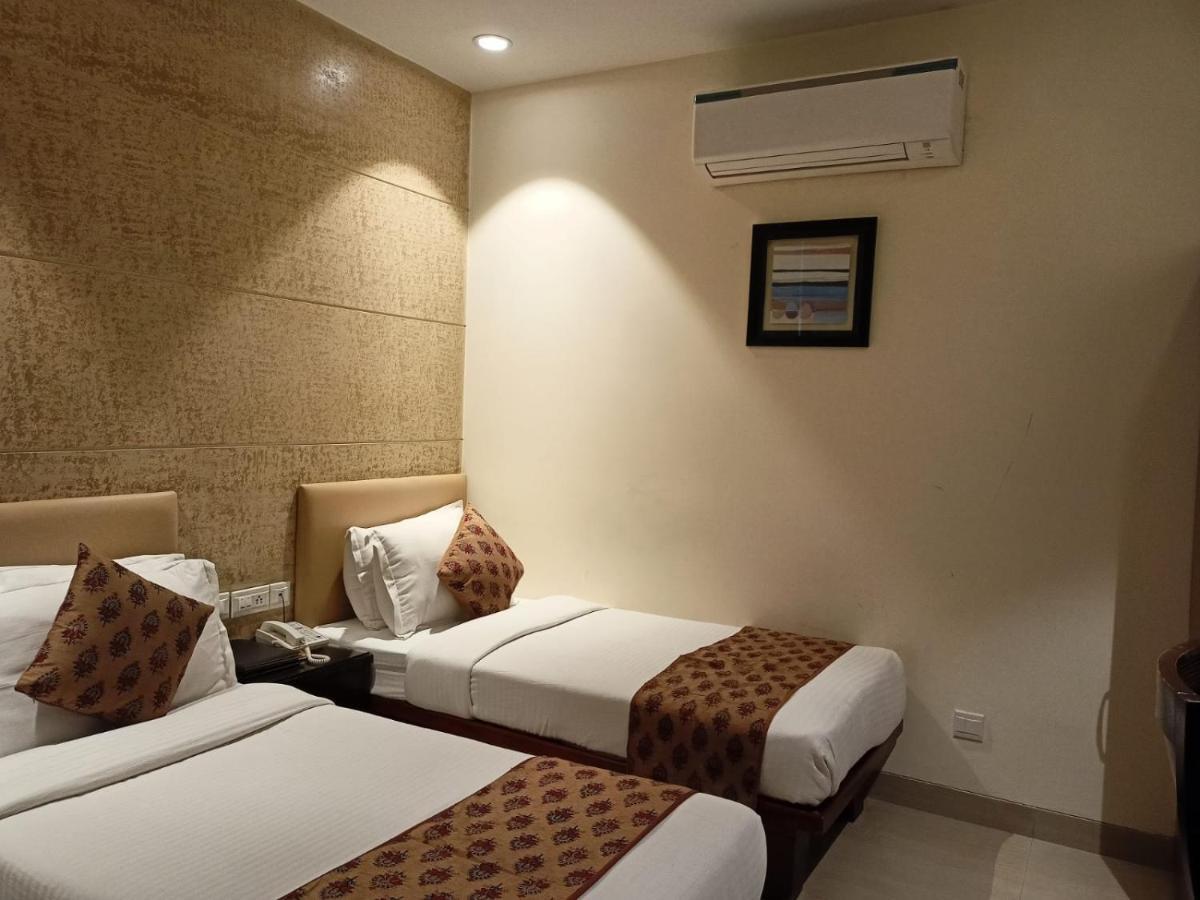 Cosy Grand, Chanakyapuri By The Cosy Hotels Neu-Delhi Exterior foto