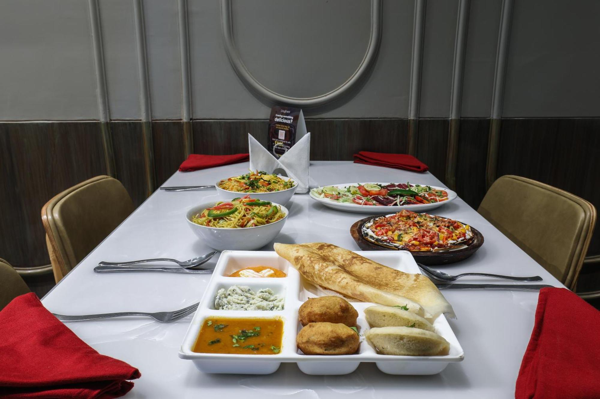 Cosy Grand, Chanakyapuri By The Cosy Hotels Neu-Delhi Exterior foto
