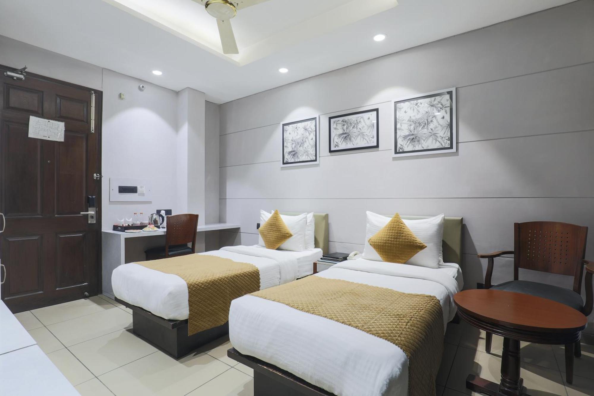Cosy Grand, Chanakyapuri By The Cosy Hotels Neu-Delhi Exterior foto