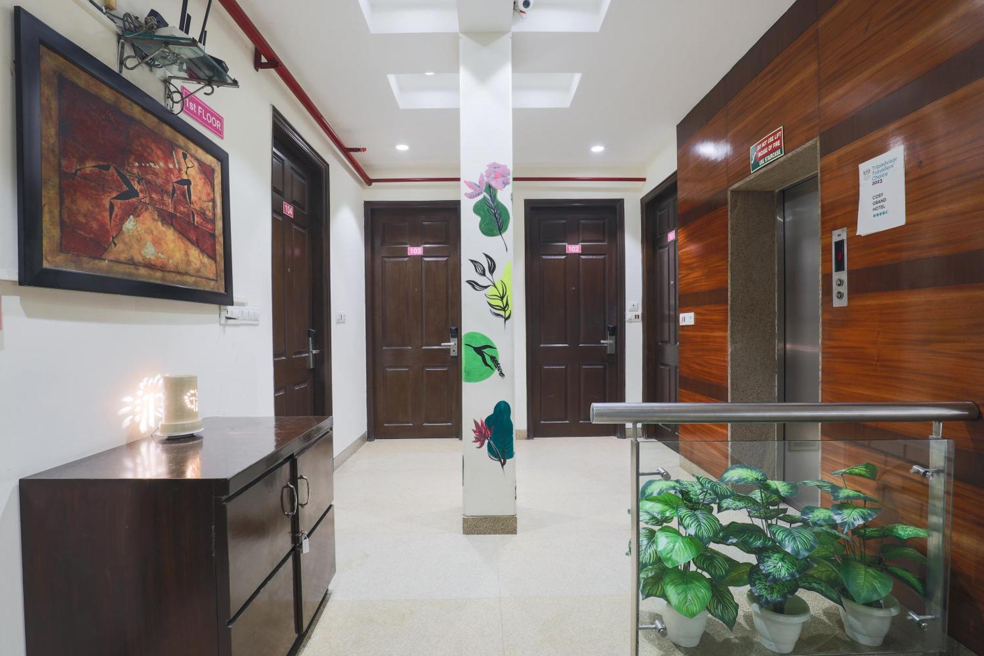 Cosy Grand, Chanakyapuri By The Cosy Hotels Neu-Delhi Exterior foto