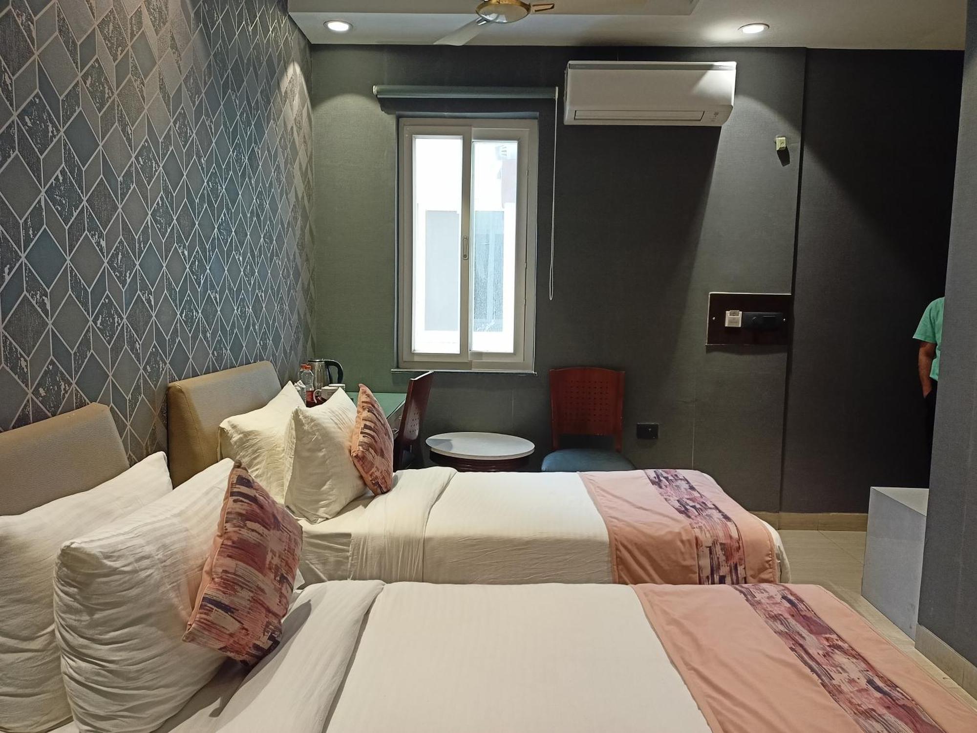 Cosy Grand, Chanakyapuri By The Cosy Hotels Neu-Delhi Exterior foto