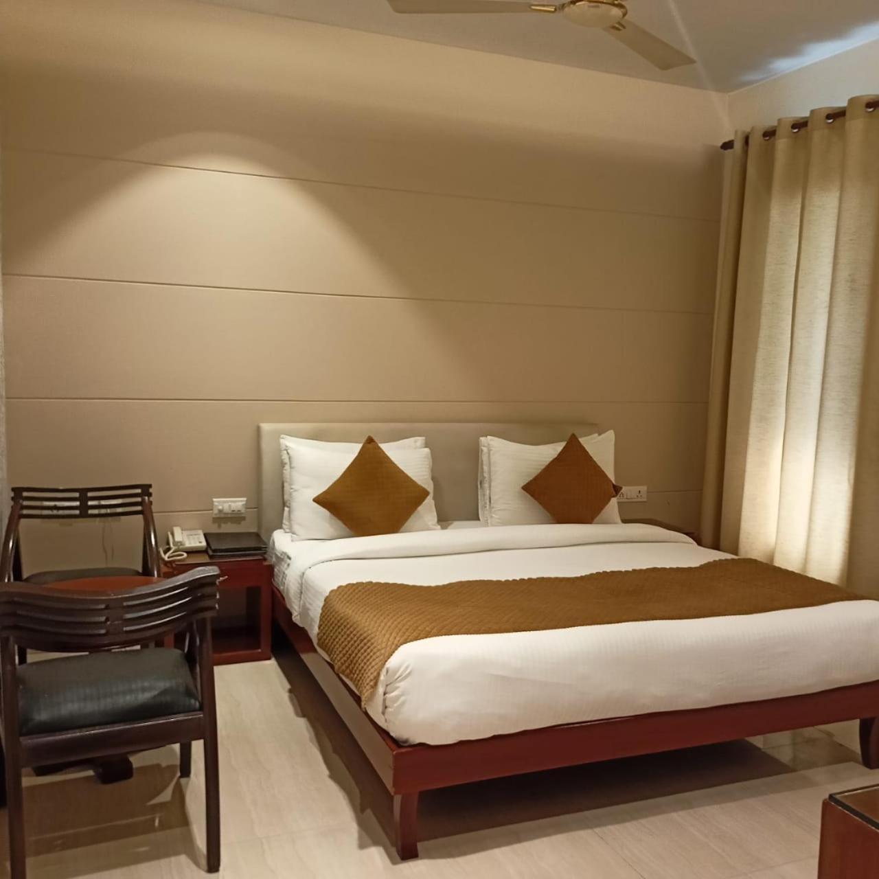 Cosy Grand, Chanakyapuri By The Cosy Hotels Neu-Delhi Exterior foto