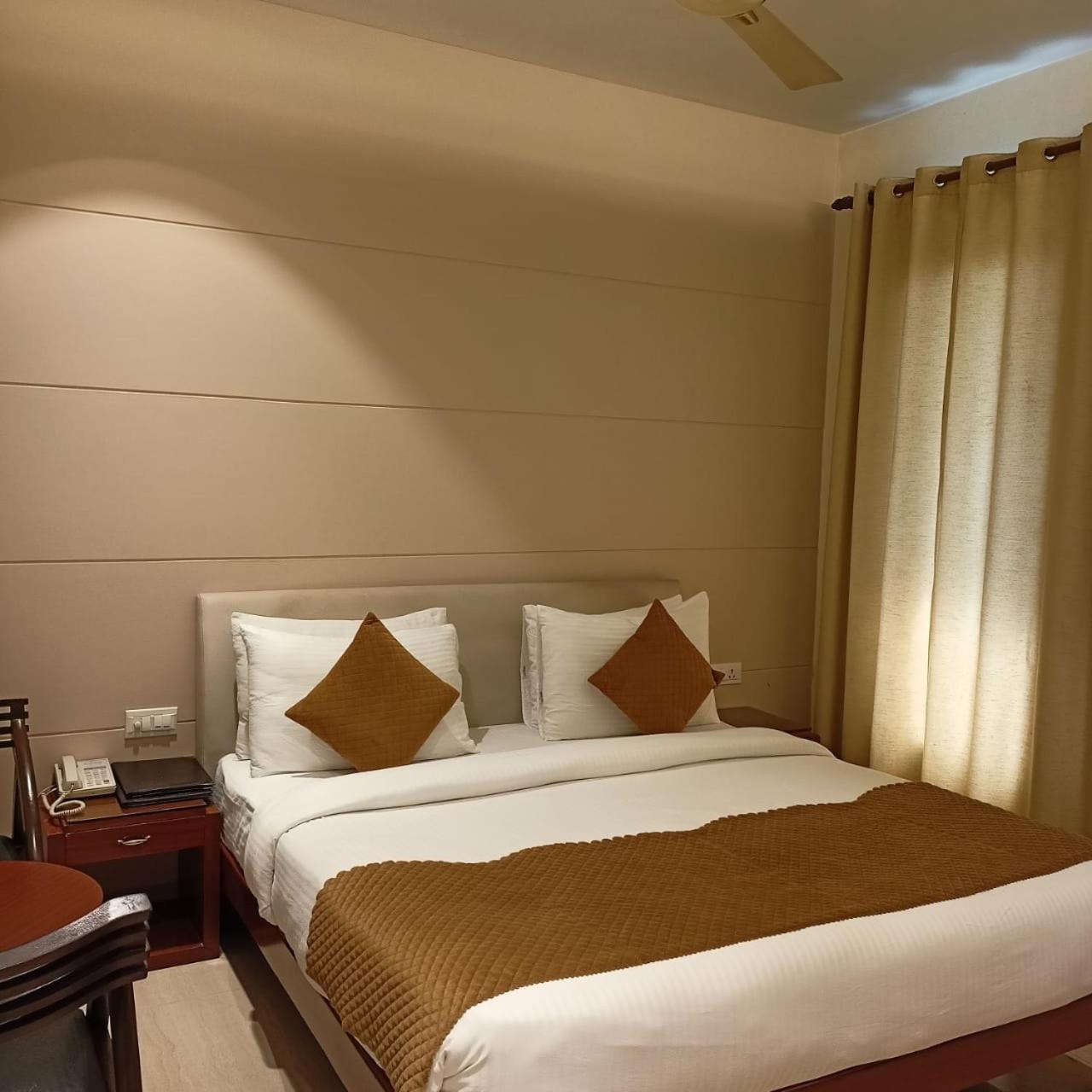 Cosy Grand, Chanakyapuri By The Cosy Hotels Neu-Delhi Exterior foto