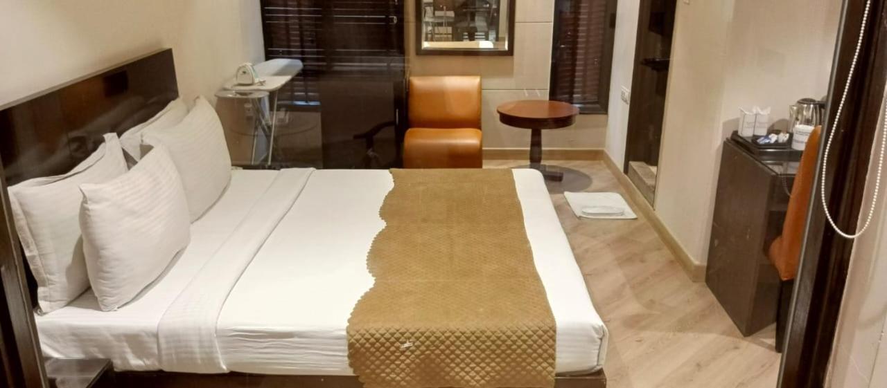 Cosy Grand, Chanakyapuri By The Cosy Hotels Neu-Delhi Exterior foto