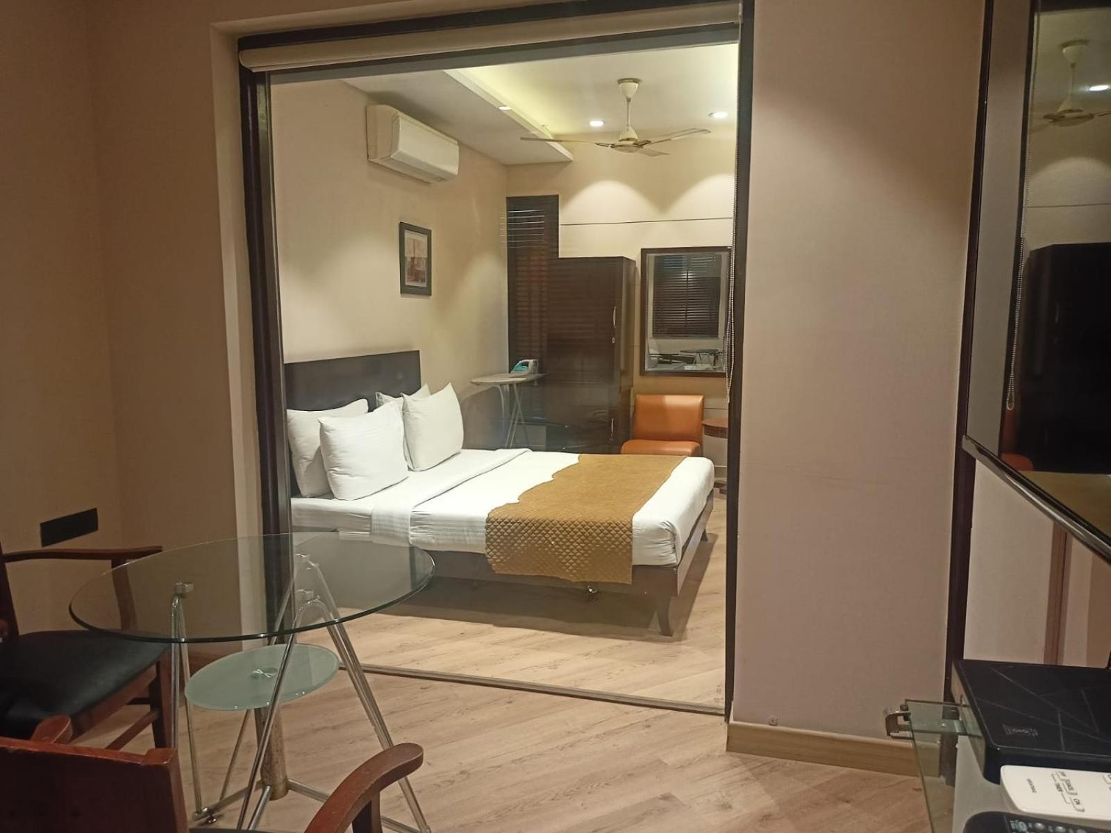 Cosy Grand, Chanakyapuri By The Cosy Hotels Neu-Delhi Exterior foto