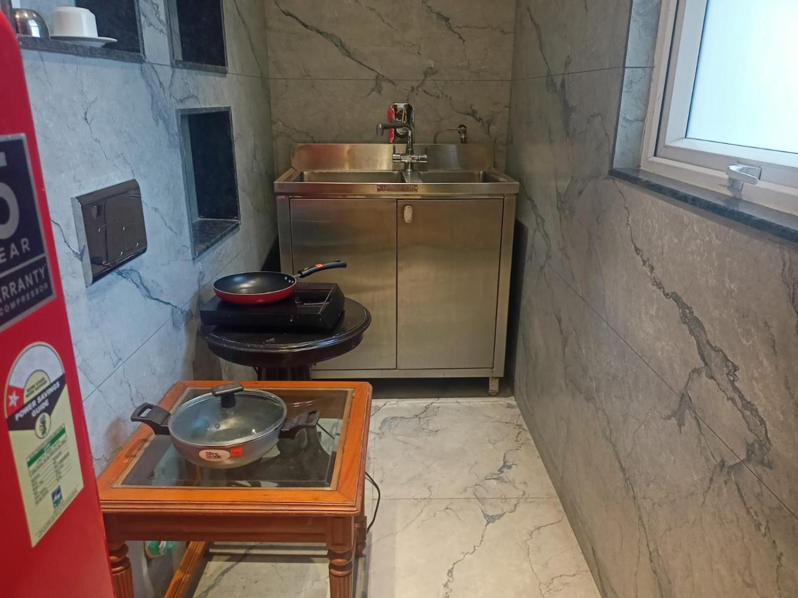 Cosy Grand, Chanakyapuri By The Cosy Hotels Neu-Delhi Exterior foto